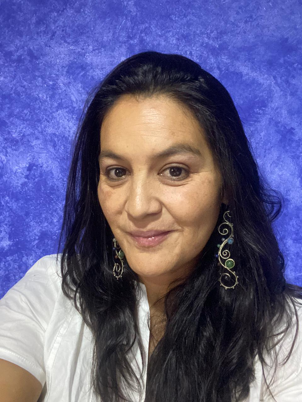 Mariela Piticona. Relatora de cursos de Flores de Bach, Constelaciones Familiares, Apicultura, trabajo con emociones